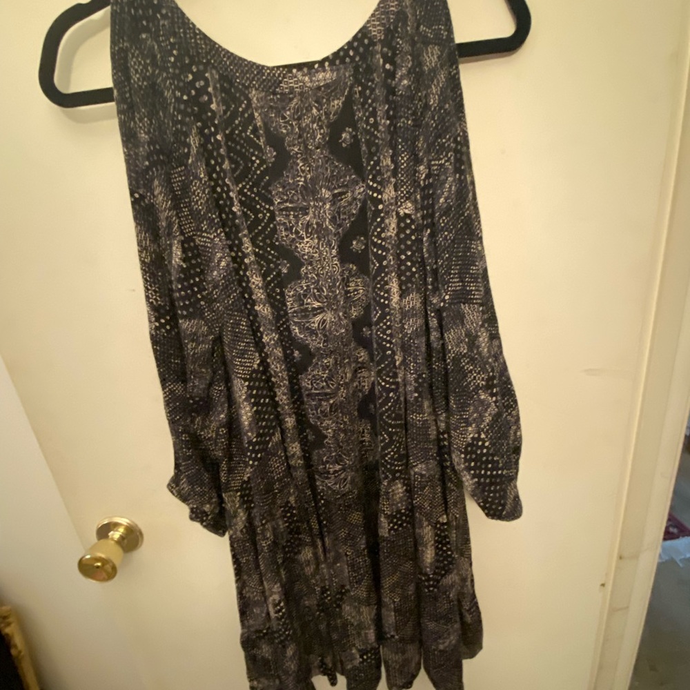 Cold-shoulder crinkle fabric Tunic or Mini-dress
